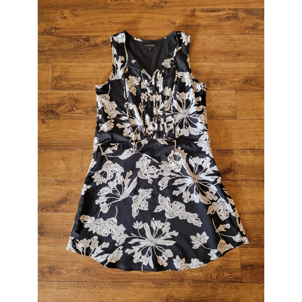 Banana Republic Size 10 Black & White Floral Tie-Neck Pleated‎ Sleeveless Dress